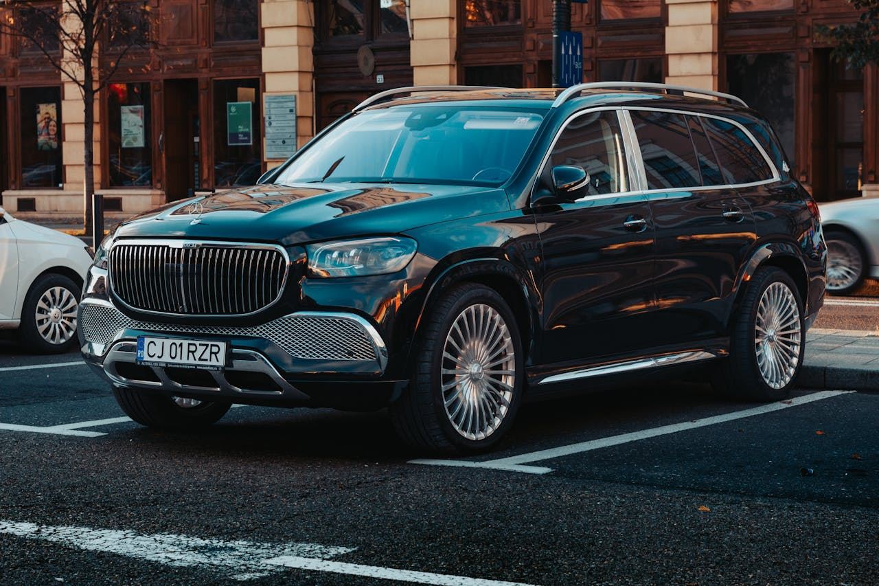 Versatile electric SUV Model Beta in dark blue