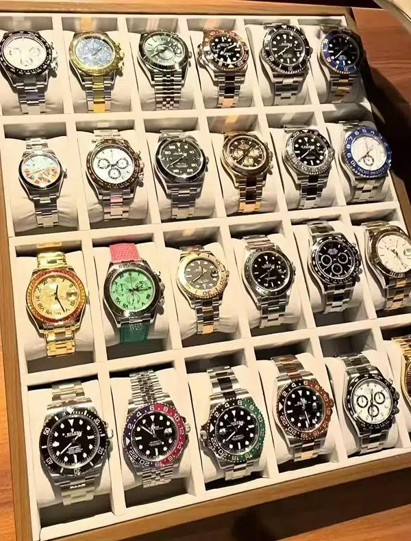 Watch showcase in gift boxes