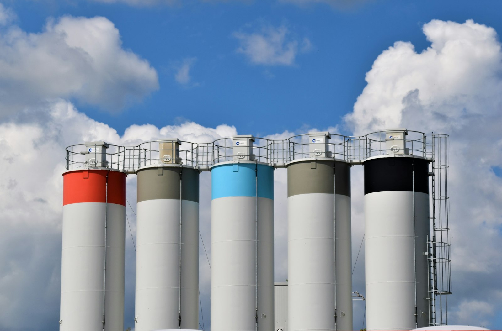 Beverage plant holds ±0.5% dosing across three CIP lines