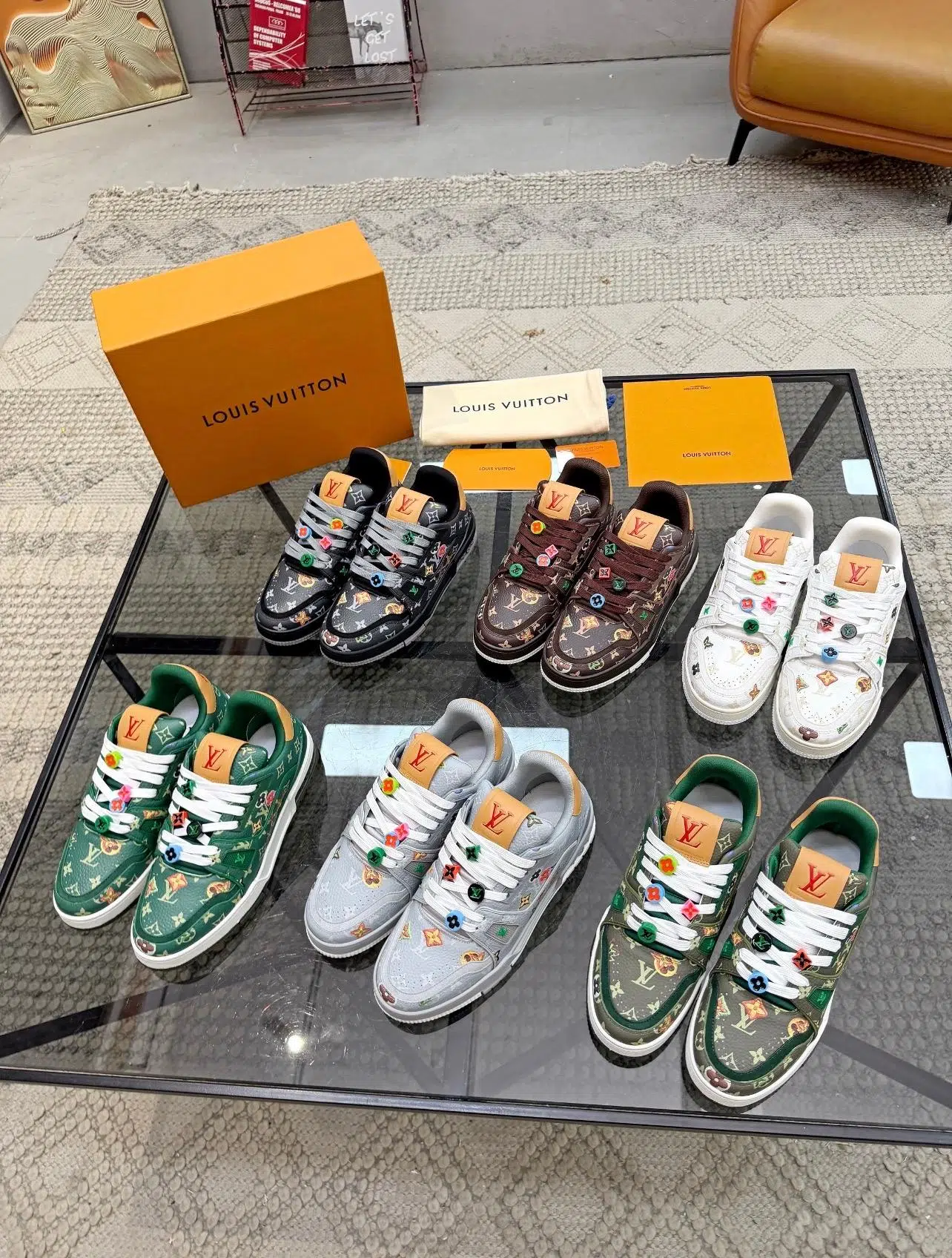 Watch showcase in gift boxes